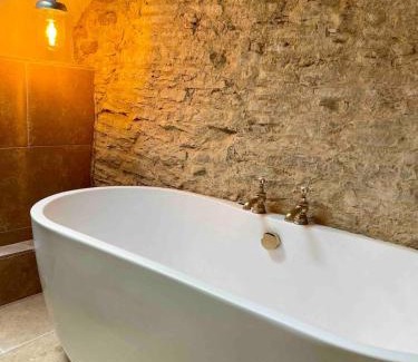 Duns Tew Casa | Highend Cotswold Barn near Soho Farmhouse & Daylesford