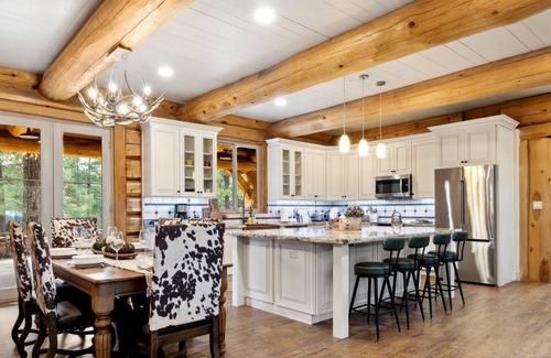 Heber Cabina | Higher Ground | Luxury Cabin + Forest Views