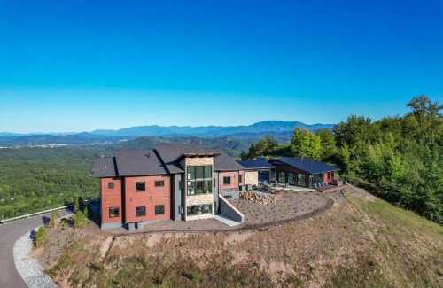 Gatlinburg - Pigeon Forge Villa | Higher Power, 6bdrm 6bath, Specials, Free Tickets, Indoor Pool, Amazing View, Hot Tub, Gameroom
