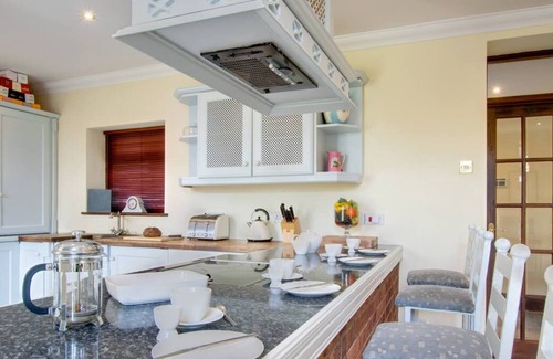 Bishopston Casa | Con vistas al mar, Highfield House es una fabulosa casa de vacaciones que rezuma estilo con toques lujosos.