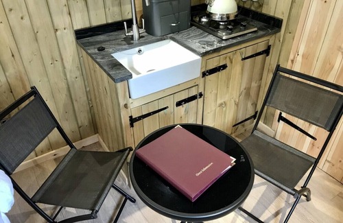 Glenurquhart Cama Y Desayuno | Highland Bear Lodge & Luxury Bear Huts