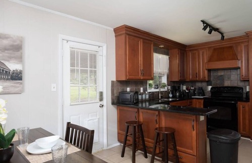 Birmingham Casa | Highland Drive Hideaway