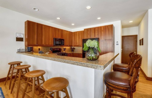 The Highlands Casa | Highland Greens 71: Townhome In Breckenridge, Private Hot Tub with Great View.