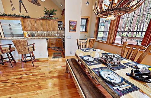 Fairways Casa | Highland Heaven, Family Friendly, bañera de hidromasaje, 4 habitaciones privadas con 4 baños privados.