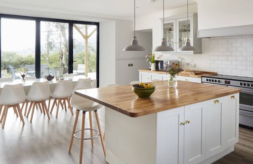 Nostie Casa | Highland Holiday Home, contemporary styling, hot tub, sauna