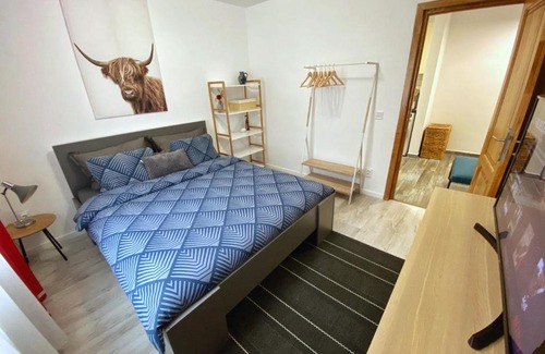 Oradea Apartamento | Highland Home - Lovely cozy apartment with Netflix
