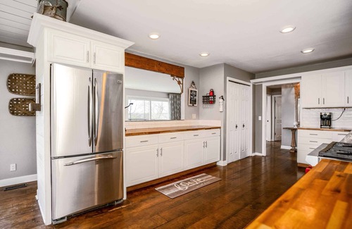 Twin Lakes Casa | Highland House - Heated Pool, Dock, Sleeps 23!