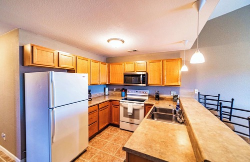 Lake Ozark Condominio | Highland Lake View – Incredible Location!