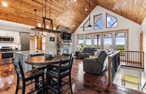 Blairsville Casa | Highland Overlook- Enjoy the Mountains and Lake!