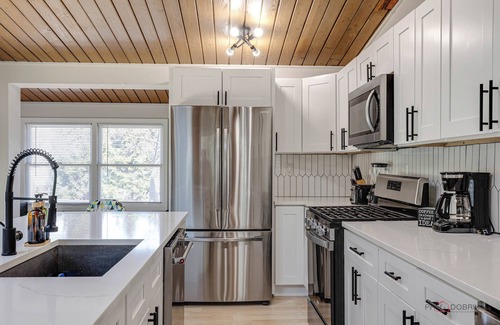 Highland Park Casa | Highland Park Family Ranch - Walk to Lake & Metra to Chicago!