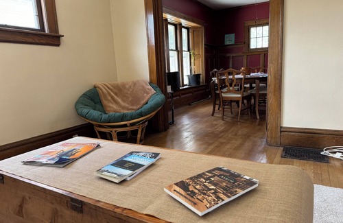 Highland Square Casa | Highland Square house dedicated to the history of Akron.
