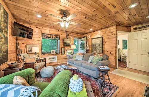 Highlands Casa | Highlands Cabin on Buck Creek about 8 Mi to Town!