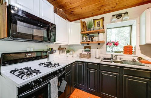 Highlands Casa | Highlands Cabin on Buck Creek about 8 Mi to Town!