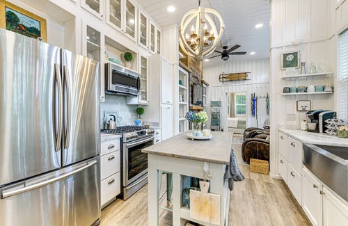 Highlands Cabaña | Highlands Vacation Rental - Walk to Main St!