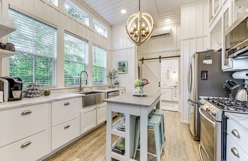 Highlands Cabaña | Highlands Vacation Rental - Walk to Main St!