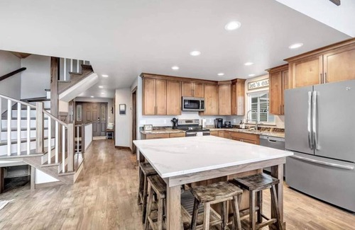 Krakow Casa | Lee/Leigh Lake House 4 Bedroom w/Private Beach