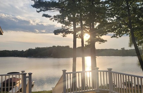 Krakow Casa | Lee/Leigh Lake House 4 Bedroom w/Private Beach