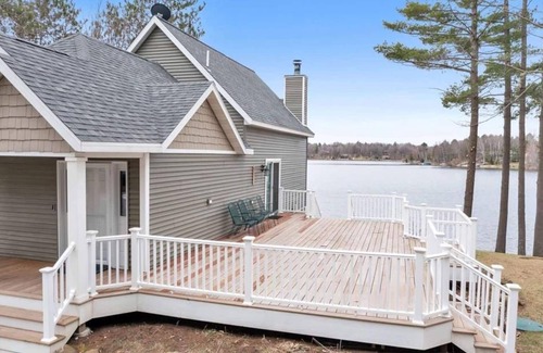 Krakow Casa | Lee/Leigh Lake House 4 Bedroom w/Private Beach