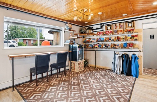 Downtown Anchorage Apartamento | Highliner Hotel - Deluxe Double Queen with Mountain View