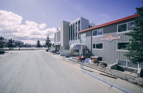 Downtown Anchorage Apartamento | Highliner Hotel - Deluxe Double Queen with Mountain View