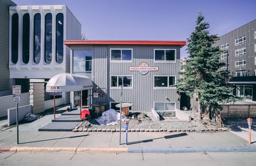 Downtown Anchorage Apartamento | Highliner Hotel - Deluxe Double Queen with Mountain View