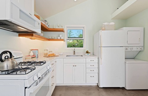 Montecito Casa | HIGHLY RATED!! Comfortable Studio Cottage Walking Distance to Beach!