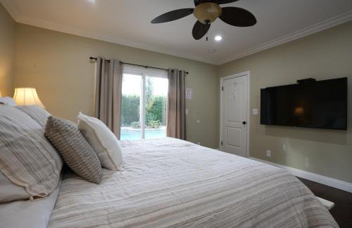 Hermosa Village Casa | Highly Upgraded, 5 Bed, 45 ba, New Pool w/Jacuzzi, 1/2 mile walk to Disney