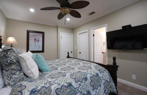 Hermosa Village Casa | Highly Upgraded, 5 Bed, 45 ba, New Pool w/Jacuzzi, 1/2 mile walk to Disney