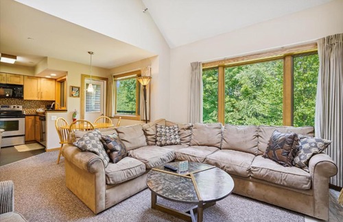 Central Vermont- Killington Casa | Highridge J5B Spectacular 1 Bedroom Escape with fireplace, sauna & resort amenities