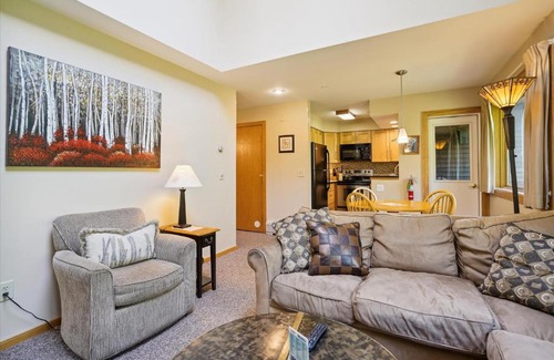 Central Vermont- Killington Casa | Highridge J5B Spectacular 1 Bedroom Escape with fireplace, sauna & resort amenities