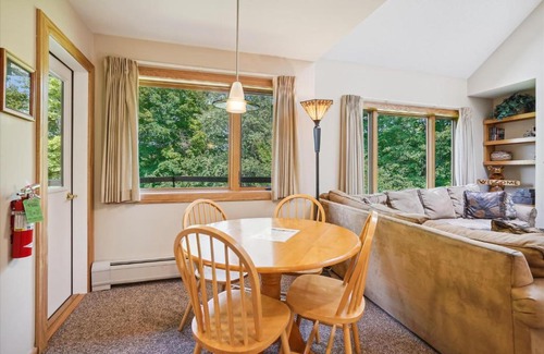 Central Vermont- Killington Casa | Highridge J5B Spectacular 1 Bedroom Escape with fireplace, sauna & resort amenities