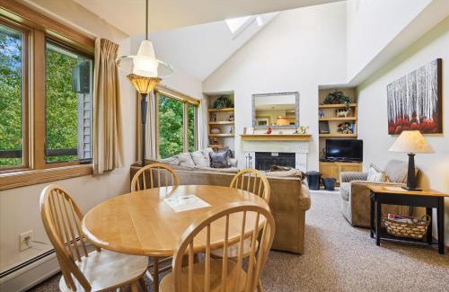 Central Vermont- Killington Casa | Highridge J5B Spectacular 1 Bedroom Escape with fireplace, sauna & resort amenities