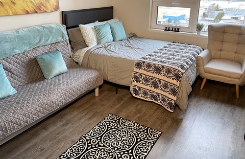 Southcenter Apartamento | Highrise Studio w/ views and nearby shopping