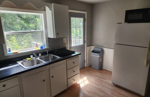 Saint Michael Cabaña | Highway 20 Lodge--Quiet, Cozy, renovated two bedroom house that sleeps 6-7