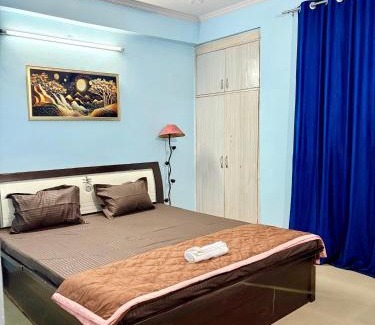 Vaishali Nagar Apartamento | Highway access 2BHK, Trendy decor, VR & other water parks
