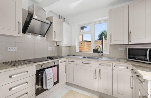 Brighton Casa | Highway Haven With Free Parking By My Getaways