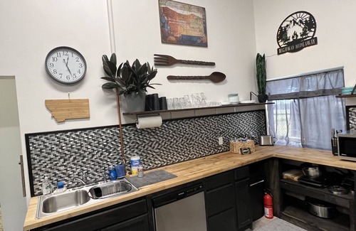 Seeley Lake Condominio | HIGHWAY HIDEAWAY LOCATED RIGHT IN BEAUTIFUL SEELEY LAKE MT! PET FRIENDLY!