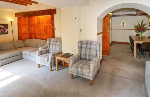 Hoylandswaine Casa | Highwood Lodge