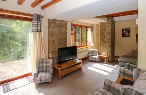 Hoylandswaine Casa | Highwood Lodge