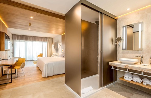 Fuengirola Complejo | Higueron Hotel Malaga, Curio Collection by Hilton