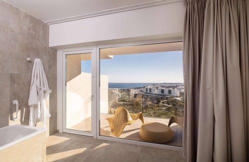 Fuengirola Complejo | Higueron Hotel Malaga, Curio Collection by Hilton