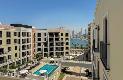 Jumeira 1 Apartamento | HiGuests - La Rive Classy 2BR & Balcony