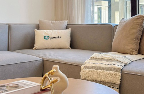 Jumeira 1 Apartamento | HiGuests - La Rive Classy 2BR & Balcony