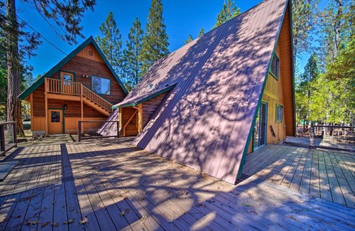 Trinity Center Casa | Hike and Fish, Less Than 1 Mi to Trinity Lake Rustic Cabin!