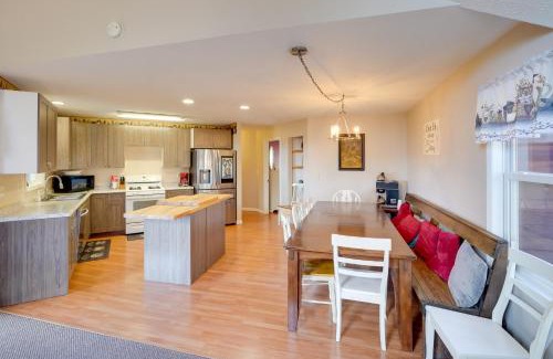 Rosedale Casa | Hike and Picnic at Group Getaway in Rosedale!