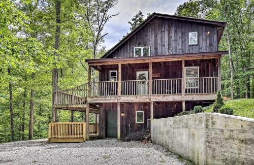 Zoe Casa | Hike and Zip-Line Red River Gorge Cabin with Hot Tub!