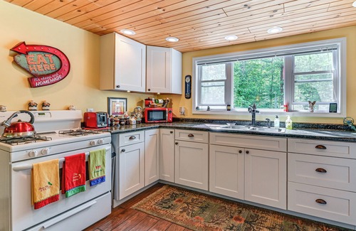 Dansville Cabina | Hike, Bike, Fish & More: Dansville Cabin w/Yard!