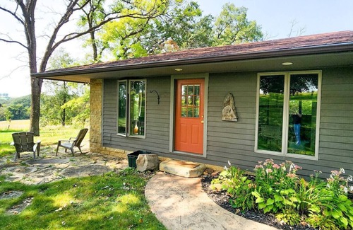 Mineral Point Cabaña | Hike/Bike/UTV-Cheese Country Trail Stay