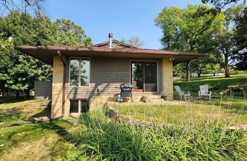 Mineral Point Cabaña | Hike/Bike/UTV-Cheese Country Trail Stay