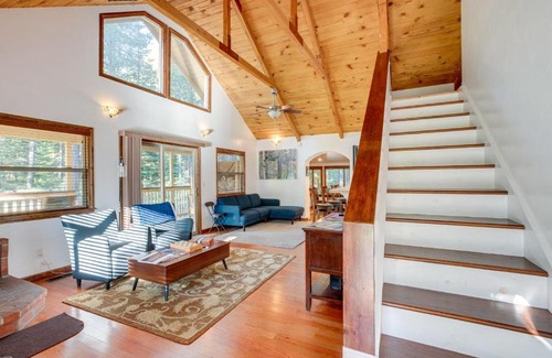 North Upper Truckee Casa | Hike, Boat and Ski South Lake Tahoe Home